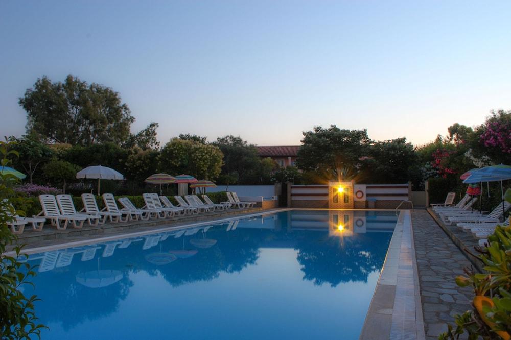 Nireas Resort Corfu อาคาราวี ภายนอก รูปภาพ