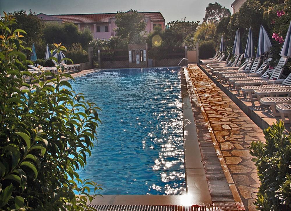 Nireas Resort Corfu อาคาราวี ภายนอก รูปภาพ